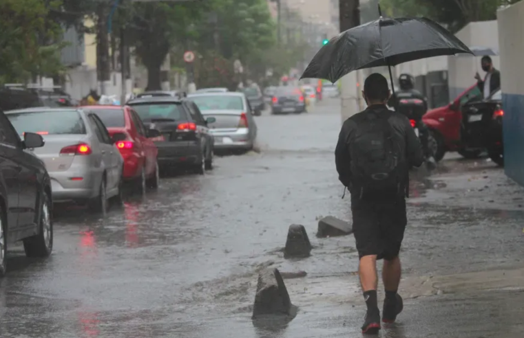 Chuva forte que atingiu o Rio na noite de quarta-feira causa transtornos pela cidade