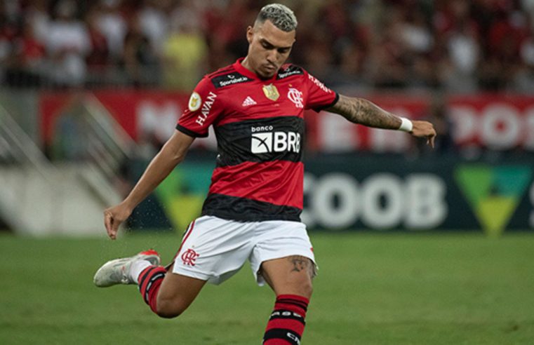 Depois de 9 dias como jogador do Corinthians, o lateral Matheusinho retorna ao Flamengo