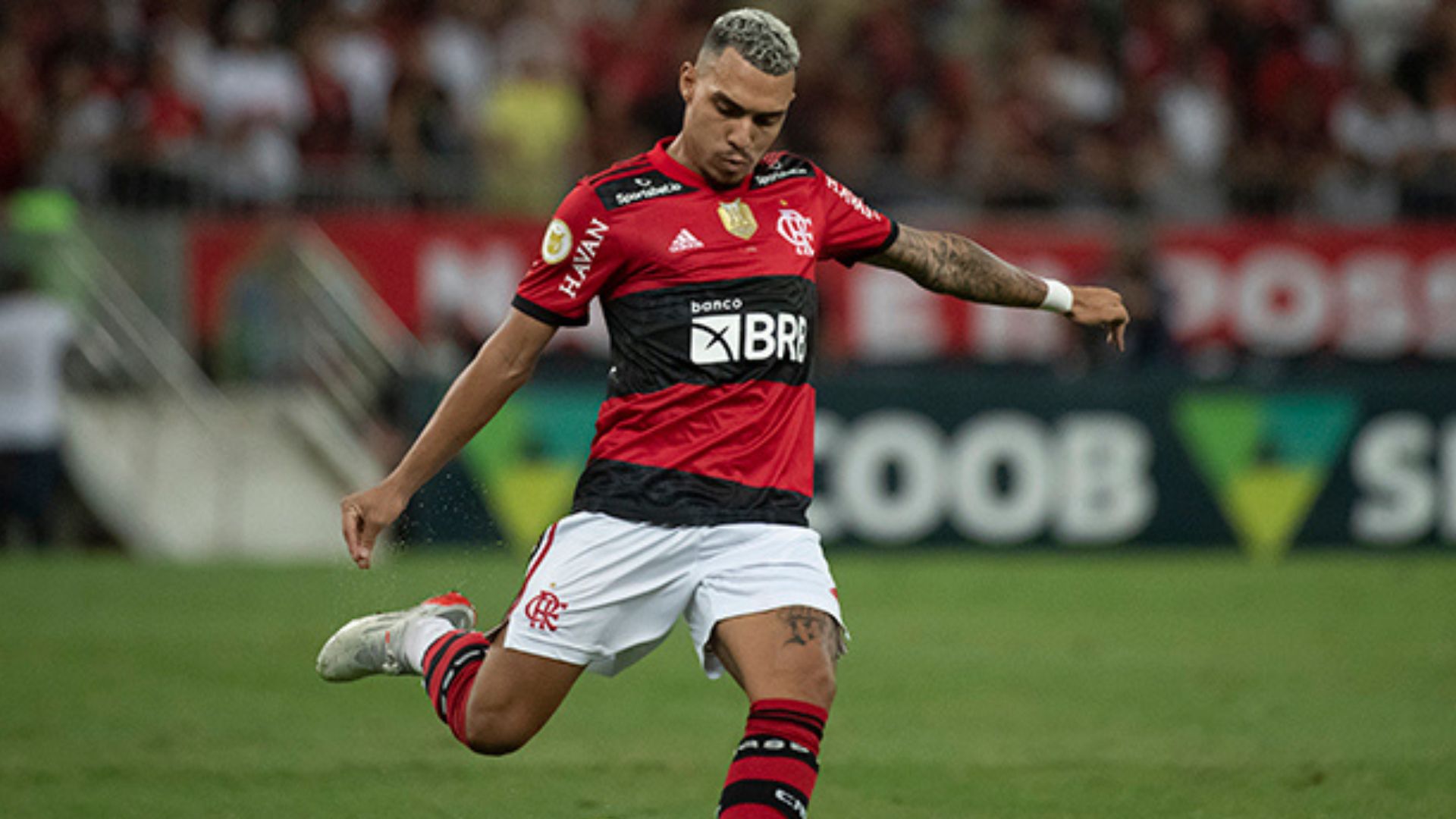 Depois de 9 dias como jogador do Corinthians, o lateral Matheusinho retorna ao Flamengo