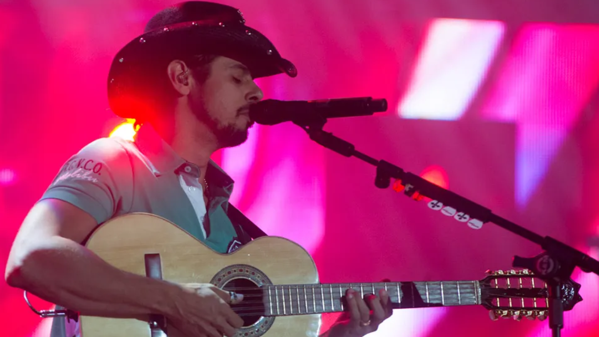 Cantor sertanejo João Carreiro, de 41 anos, morre em decorrência de cirurgia no coração