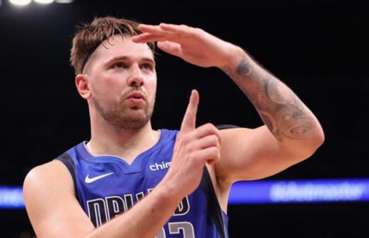 Luka Doncic, do Dallas Mavericks, pede expulsão de torcedor em jogo da NBA