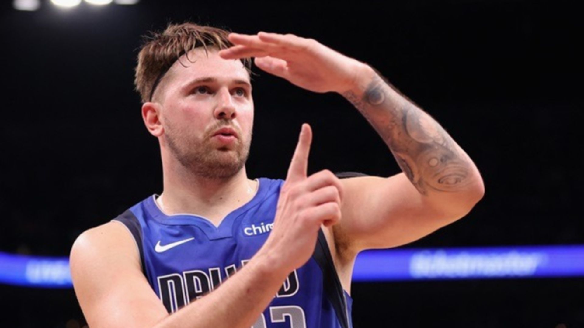 Luka Doncic, do Dallas Mavericks, pede expulsão de torcedor em jogo da NBA