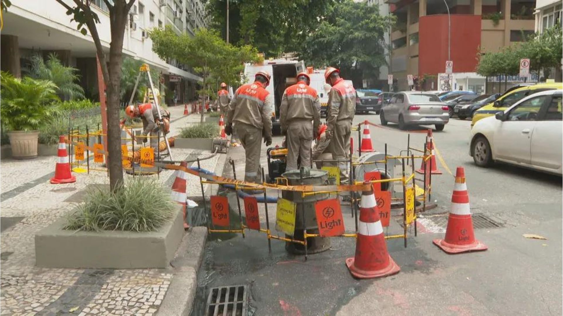 Falta de energia em Copacabana por mais de 12 horas afeta moradores e comerciantes