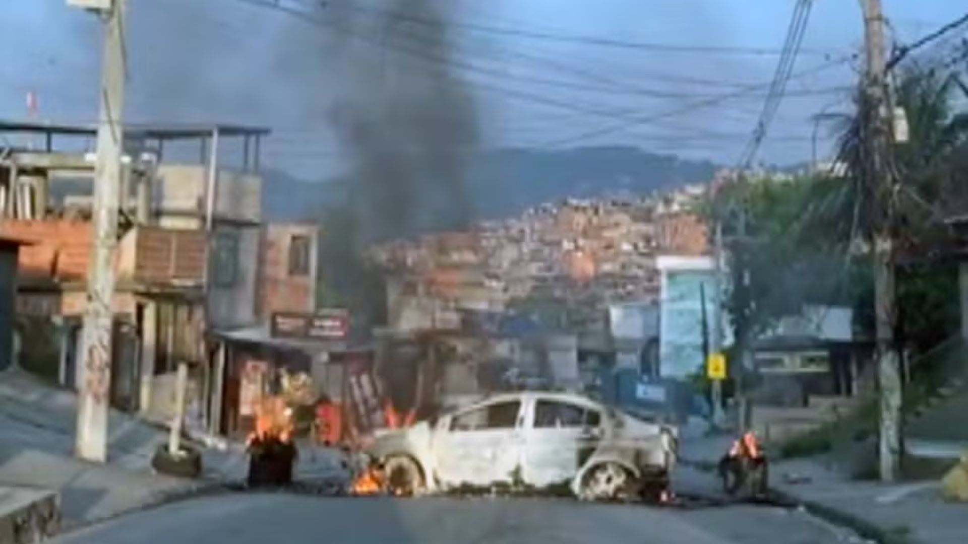 Bope faz operação no Complexo da Penha e entra em confronto com traficantes