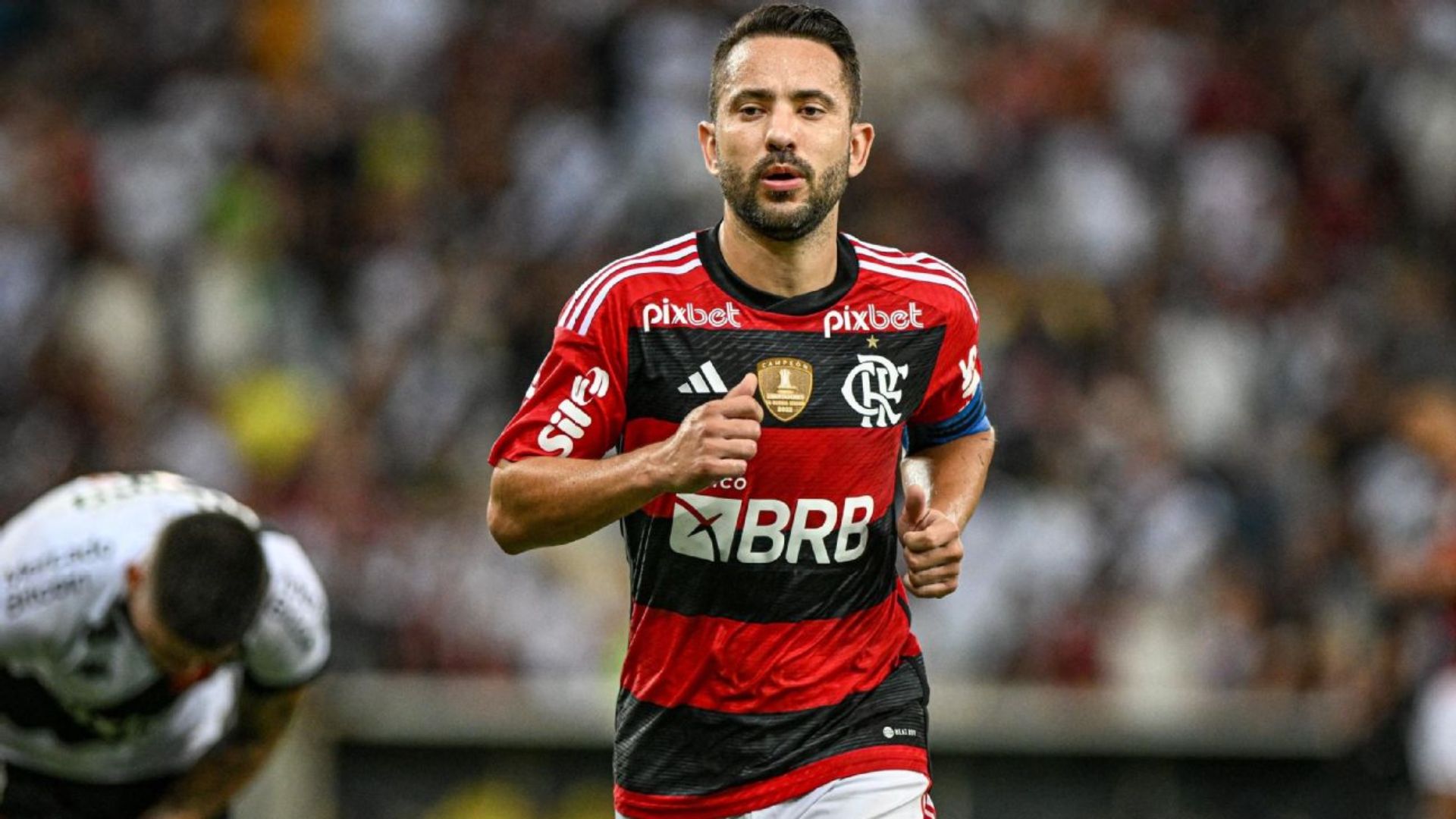 Everton Ribeiro fecha acordo para jogar por dois anos no Bahia