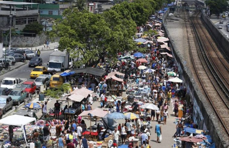 Prefeito do Rio, Eduardo Paes, anuncia proibição da Feira de Acari