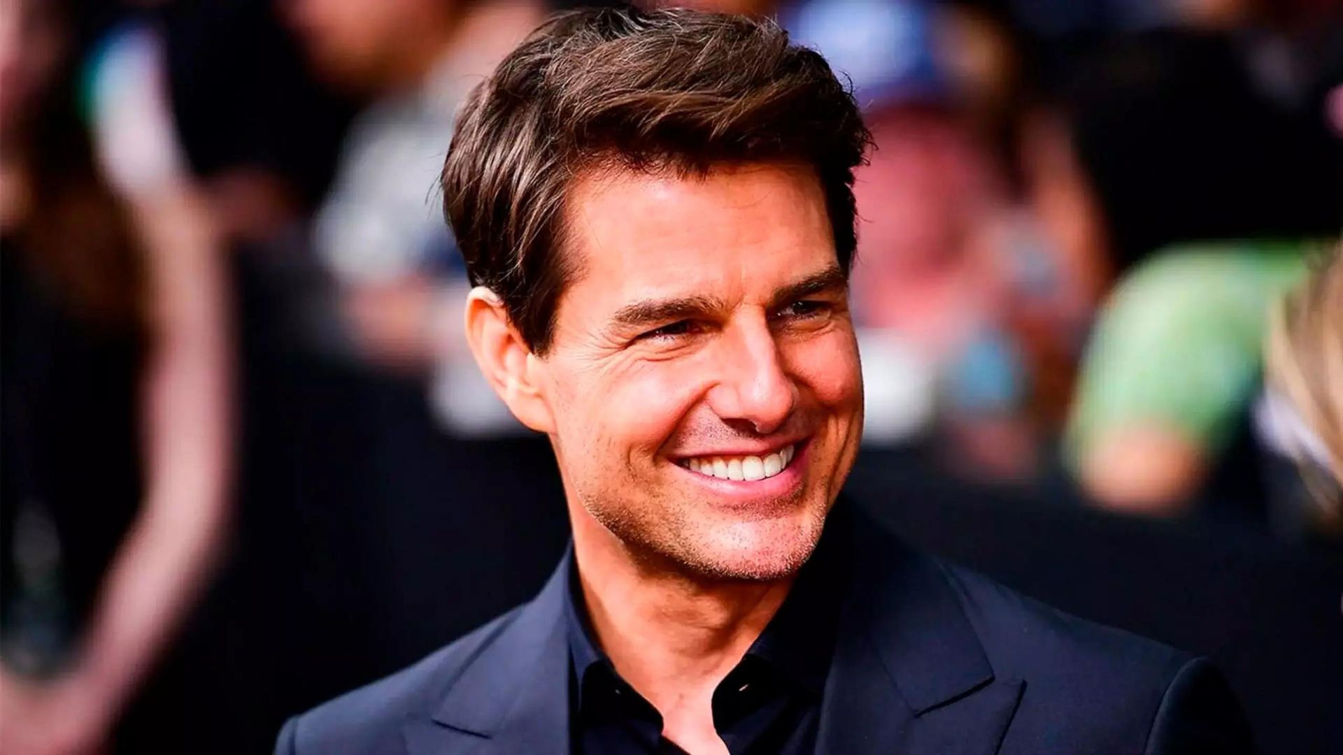 Tom Cruise assina com Warner Bros. para produção de novos filmes