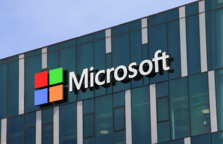 Microsoft pode ultrapassar Apple como empresa mais valiosa do mundo após queda das ações da “maçã”