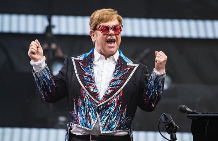 Elton John conquista Emmy e se torna EGOT