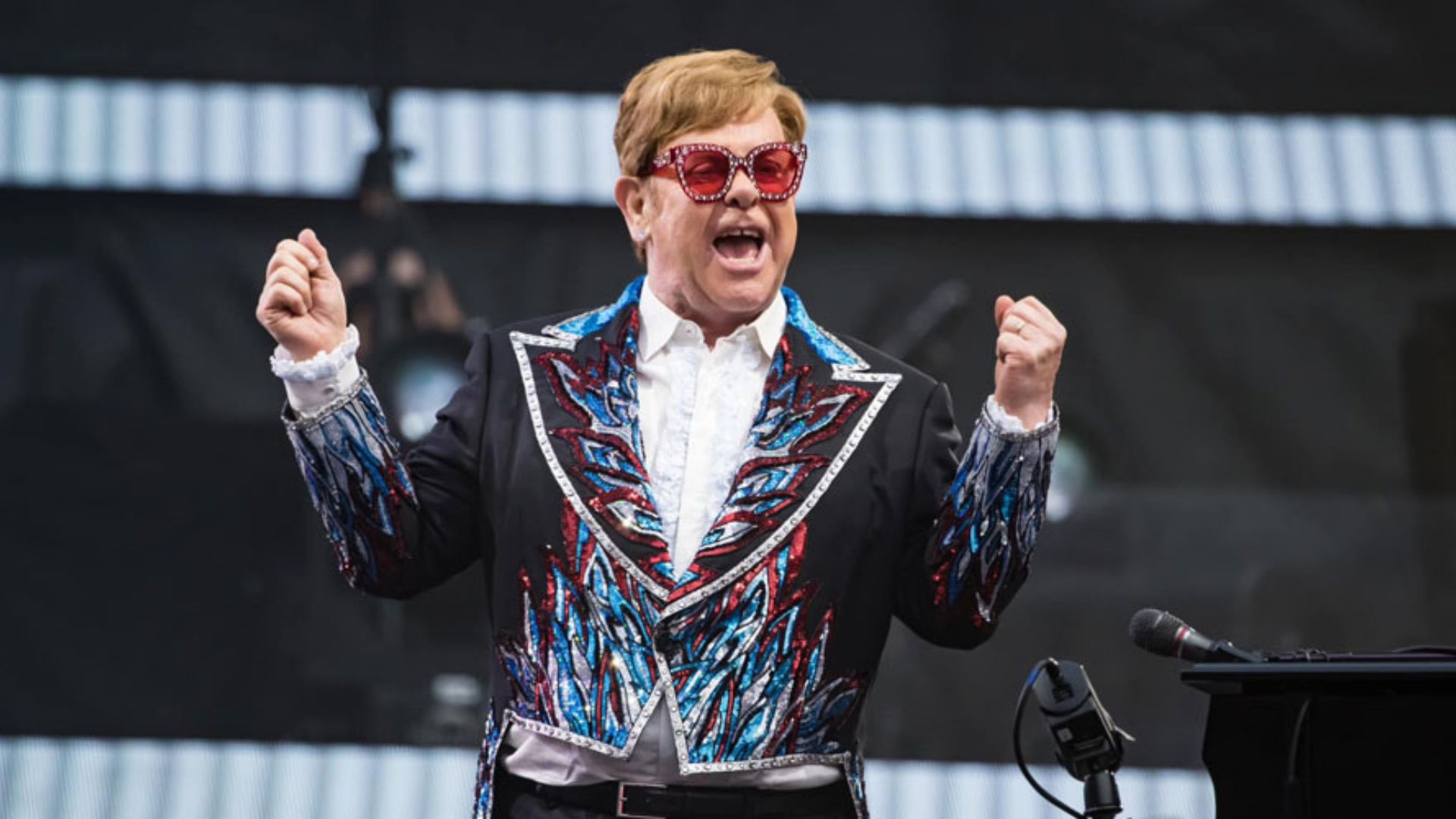 Elton John conquista Emmy e se torna EGOT