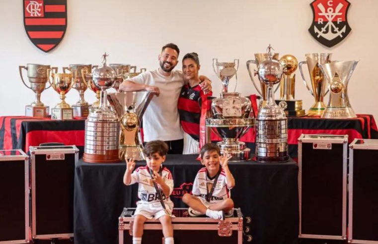 Ídolo do clube, Everton Ribeiro ganha homenagens do Flamengo. Jogador foi contratado pelo Bahia