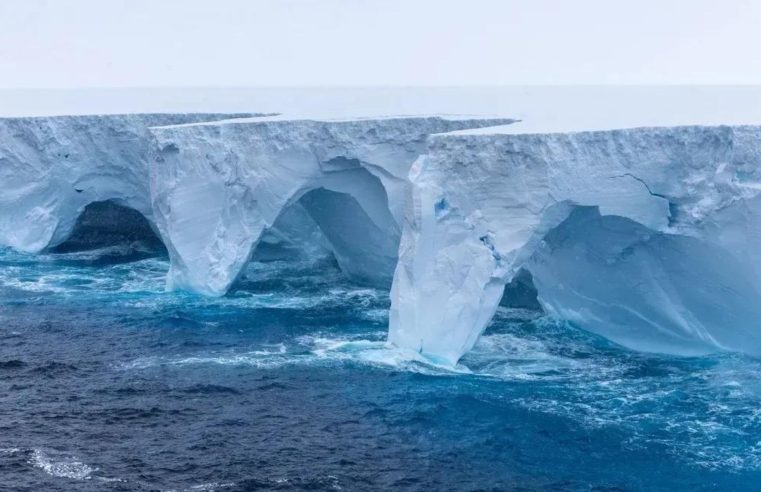 Cavernas são abertas em maior iceberg do mundo após derretimento