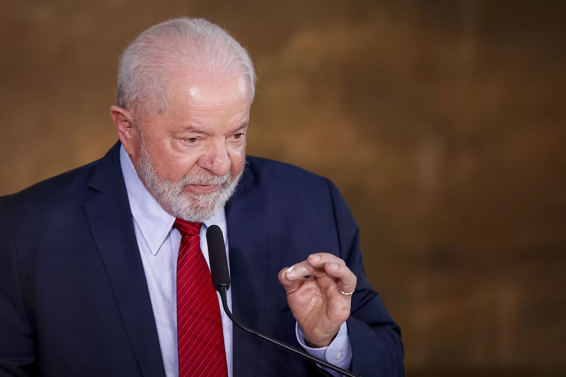 Lula sugere ‘pacote’ de medidas ambientais para combater queimadas e incêndios no Brasil