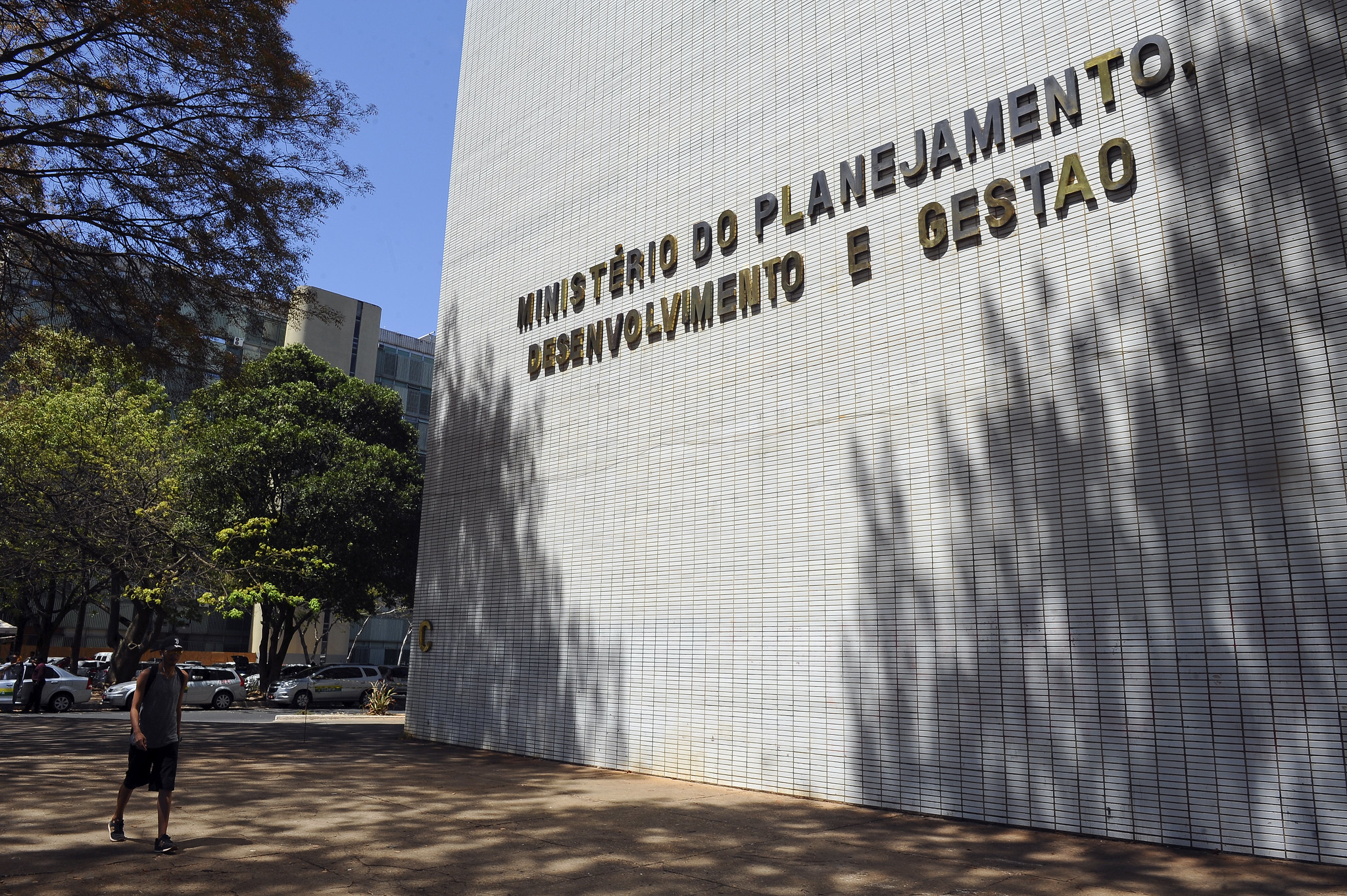 Ministério do Planejamento publica edital de concurso com 100 vagas 