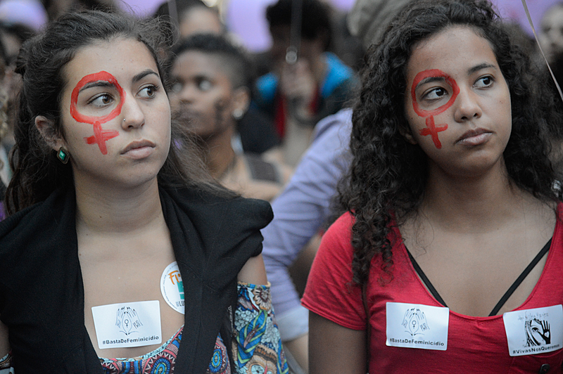 4 mulheres morrem por dia vítimas de feminicídio no Brasil