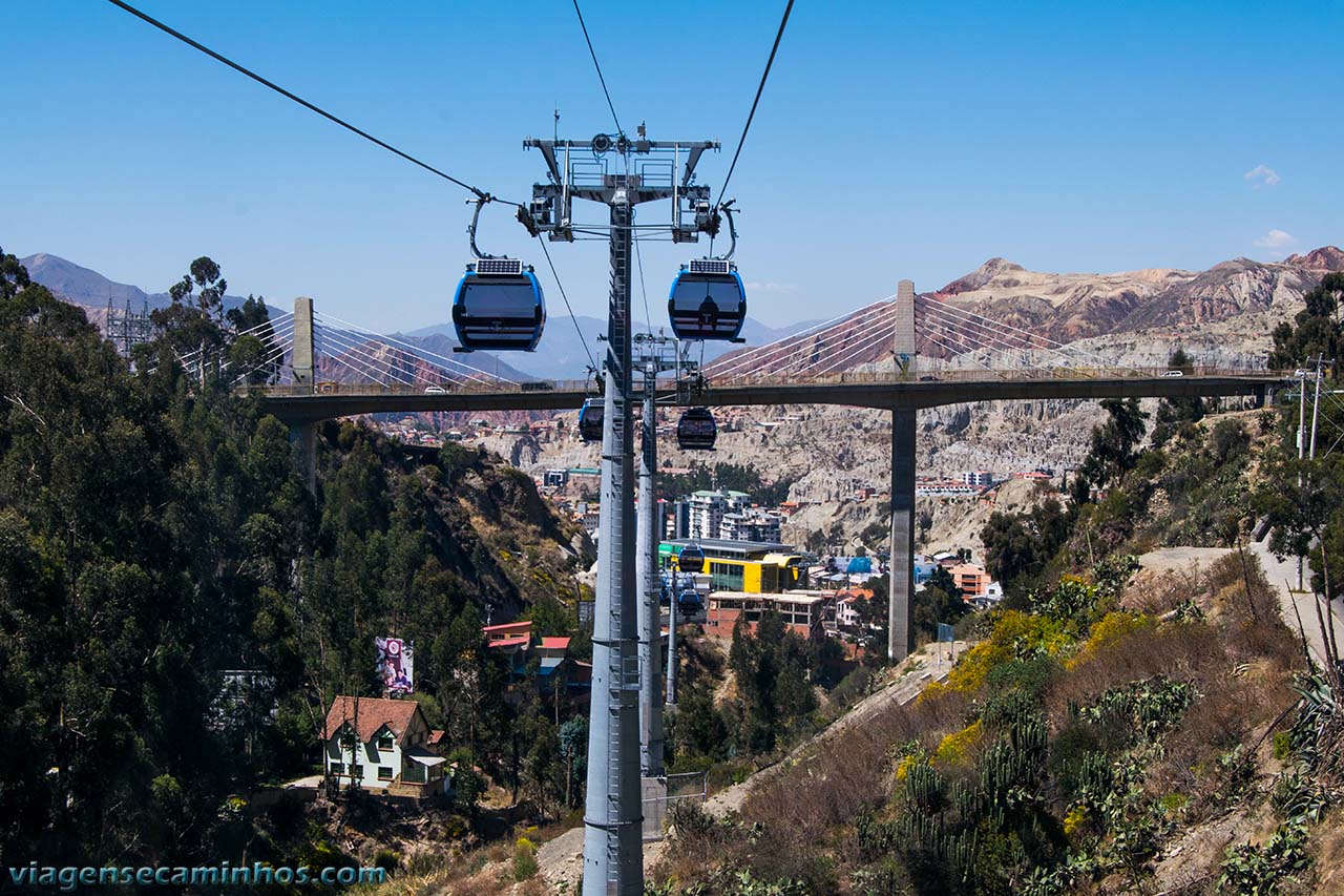 Metrô do céu: Maior teleférico do mundo é transporte público em La Paz