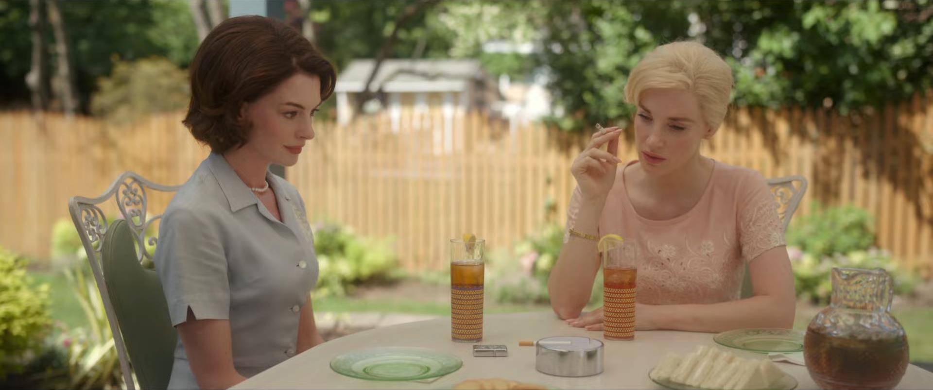 ‘Mothers’ Instinct’: Anne Hathaway e Jessica Chastain estrelam drama materno  