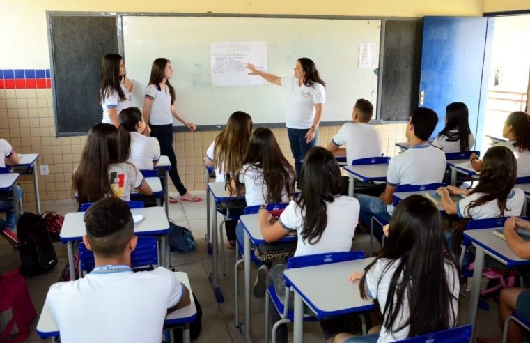 Ensino médio: Pé-de-Meia dará R$ 2 mil por ano a alunos de baixa renda