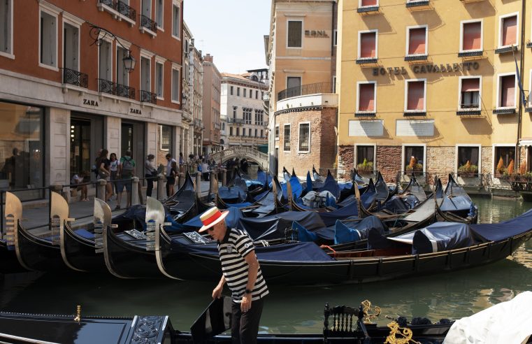 Veneza quer proibir grupos maiores de 25 turistas e alto falantes na cidade