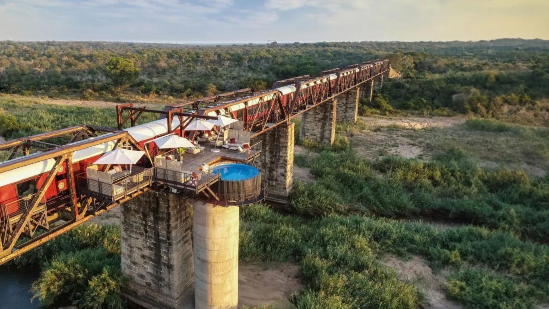 Hotel de luxo é construído em trem desativado na África do Sul. Diárias a partir de R$ 2.6 mil