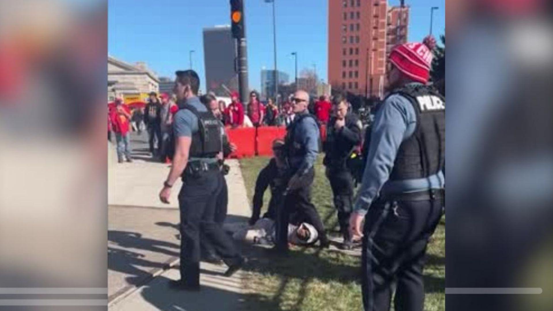 Polícia prende suspeito em tiroteio durante desfile da vitória do Super Bowl