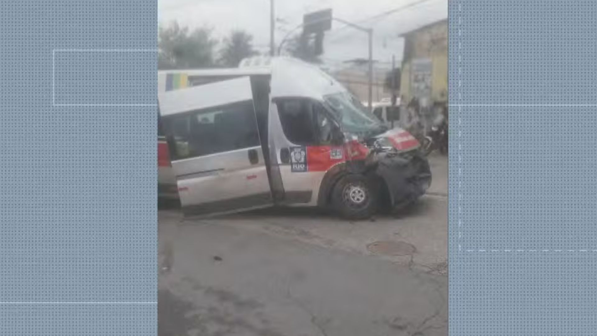 Acidente entre ônibus e van deixa dois mortos em Santa Cruz, na Zona Oeste do Rio