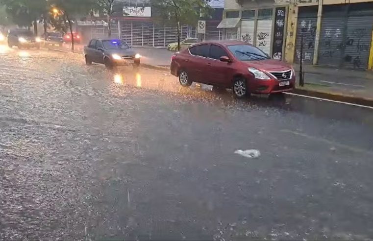 Chuva forte causa alagamentos em pontos da Região Metropolitana do Rio