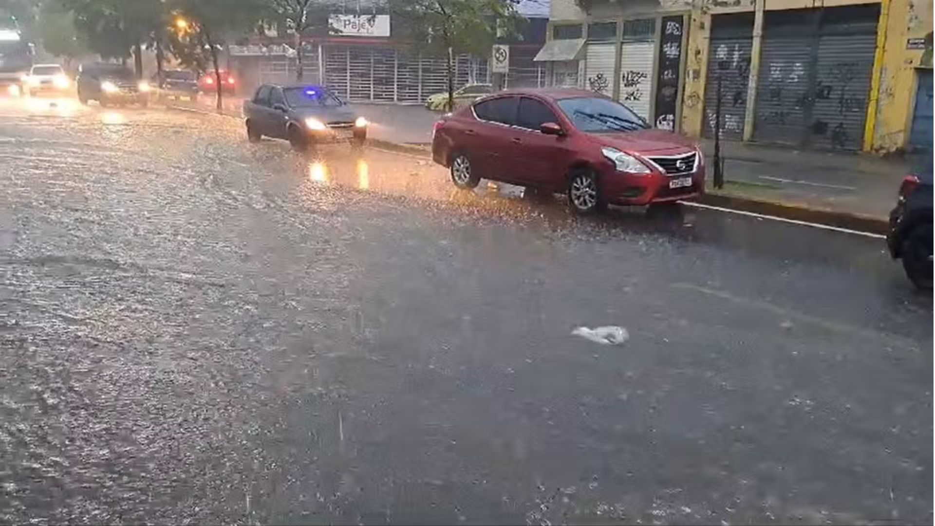 Chuva forte causa alagamentos em pontos da Região Metropolitana do Rio