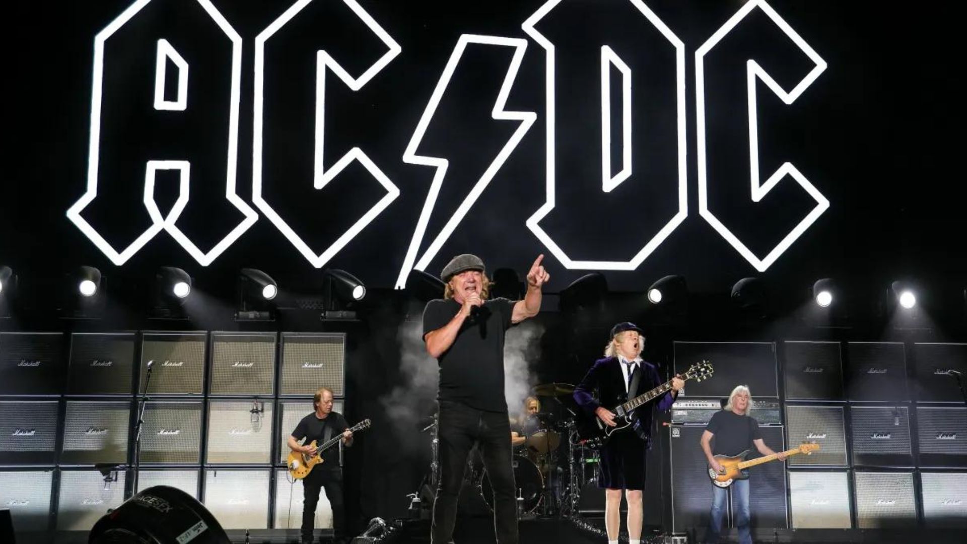 AC/DC irá relançar toda a sua discografia em vinis dourados