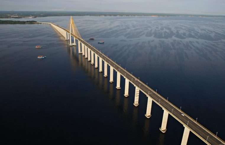 Rio Negro volta a subir, muda paisagens e reaquece economia de Manaus 