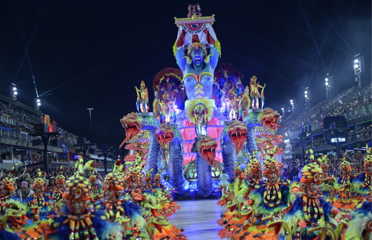 #Carnaval2024: Viradouro garante o tricampeonato com enredo sobre a serpente mítica