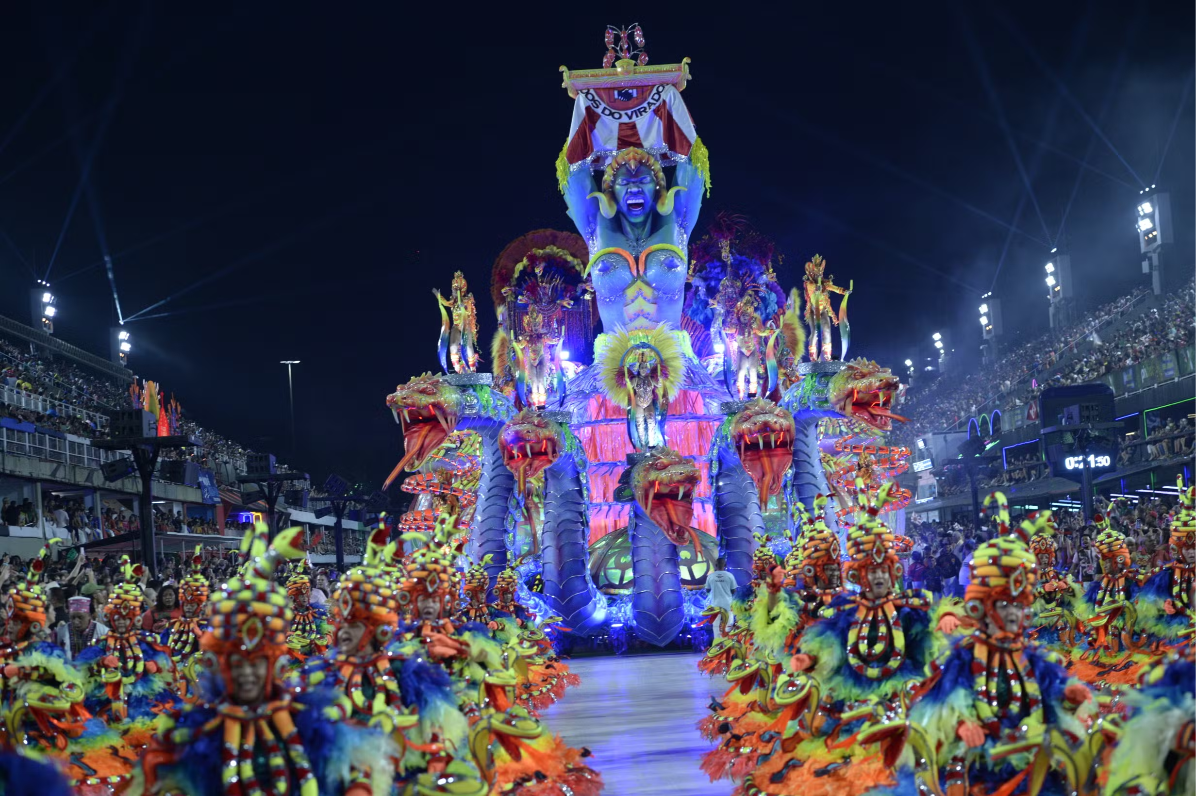 #Carnaval2024: Viradouro garante o tricampeonato com enredo sobre a serpente mítica