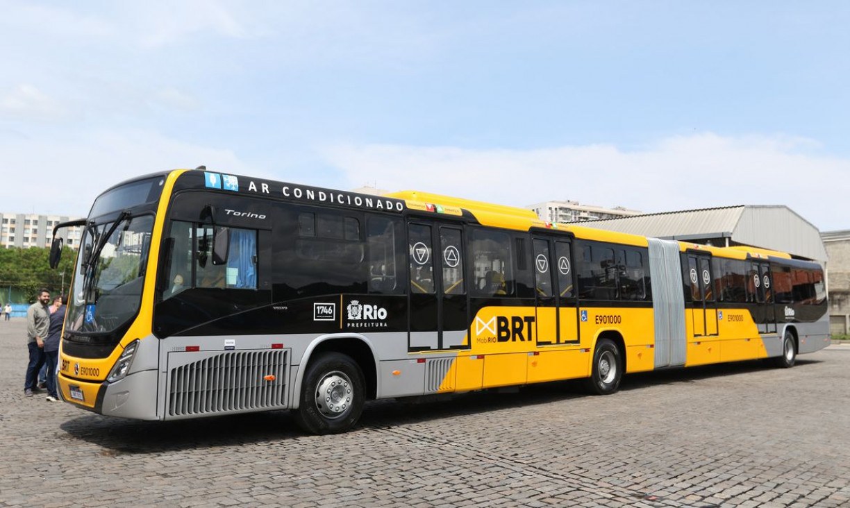 Homem é detido após atirar pedras em BRT no Terminal Jardim Oceânico