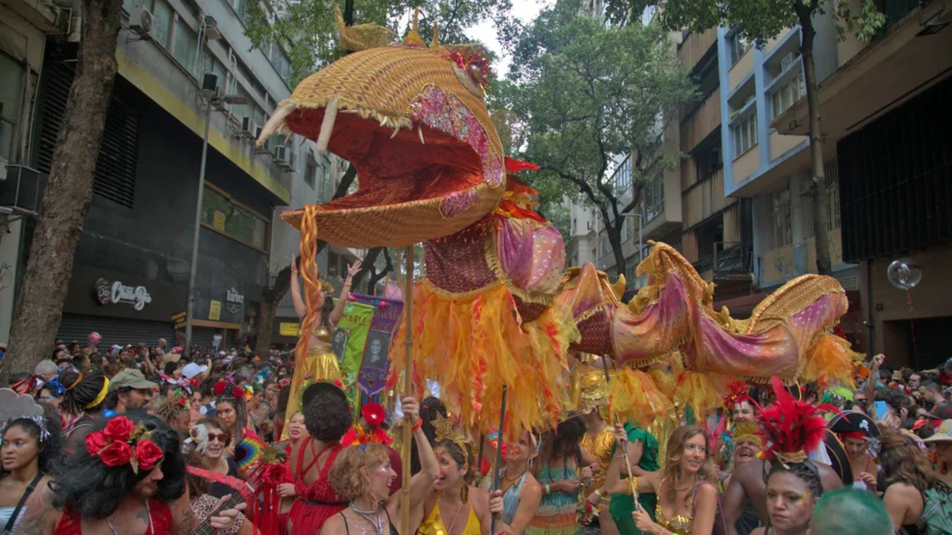 Fim de semana de pré-carnaval tem quase 90 blocos no Rio