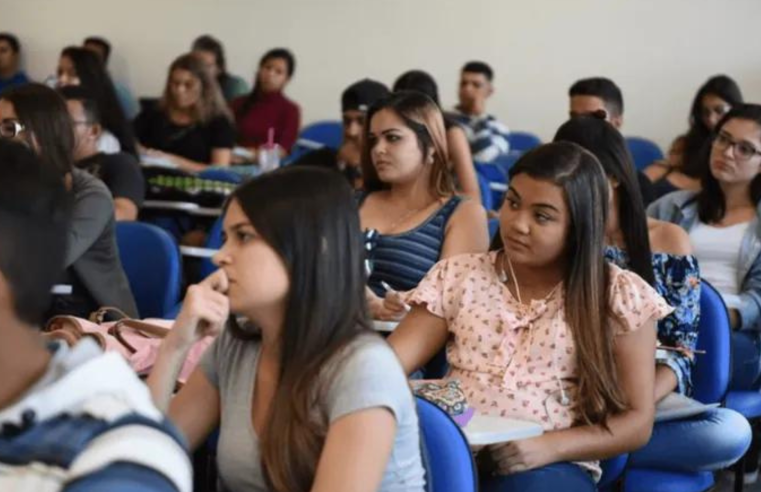 Governo lança Fies Social para estudantes de baixa renda