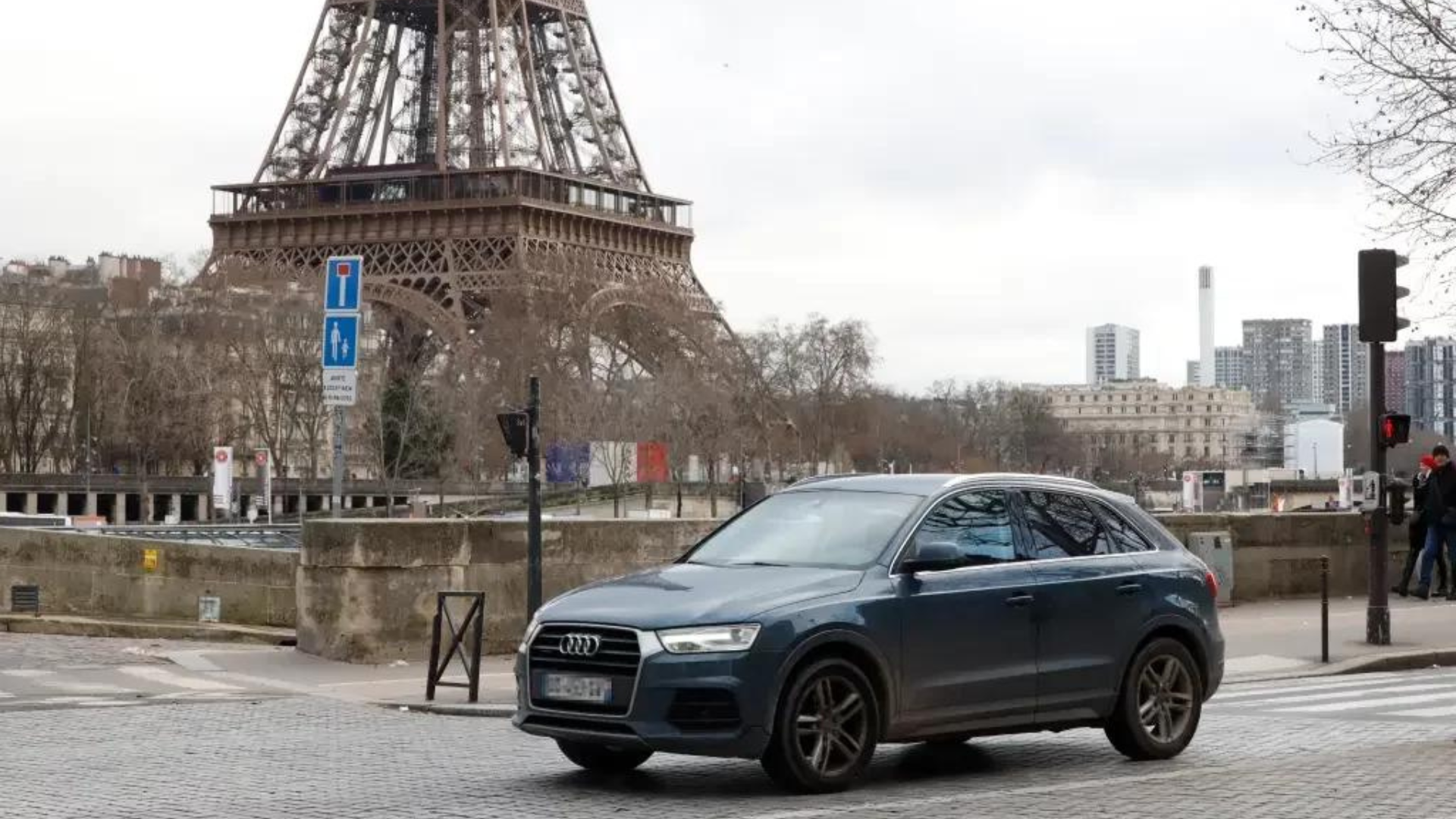 Paris anuncia que irá triplicar tarifa de estacionamento de SUVs em setembro