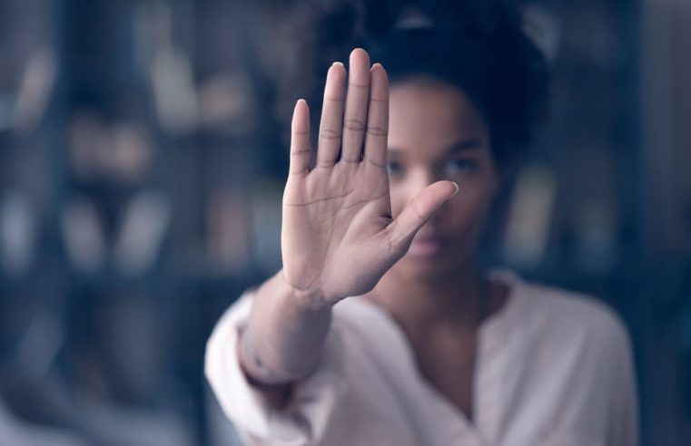 Central de Atendimento à Mulher recebeu 1.558 ligações por dia em 2023