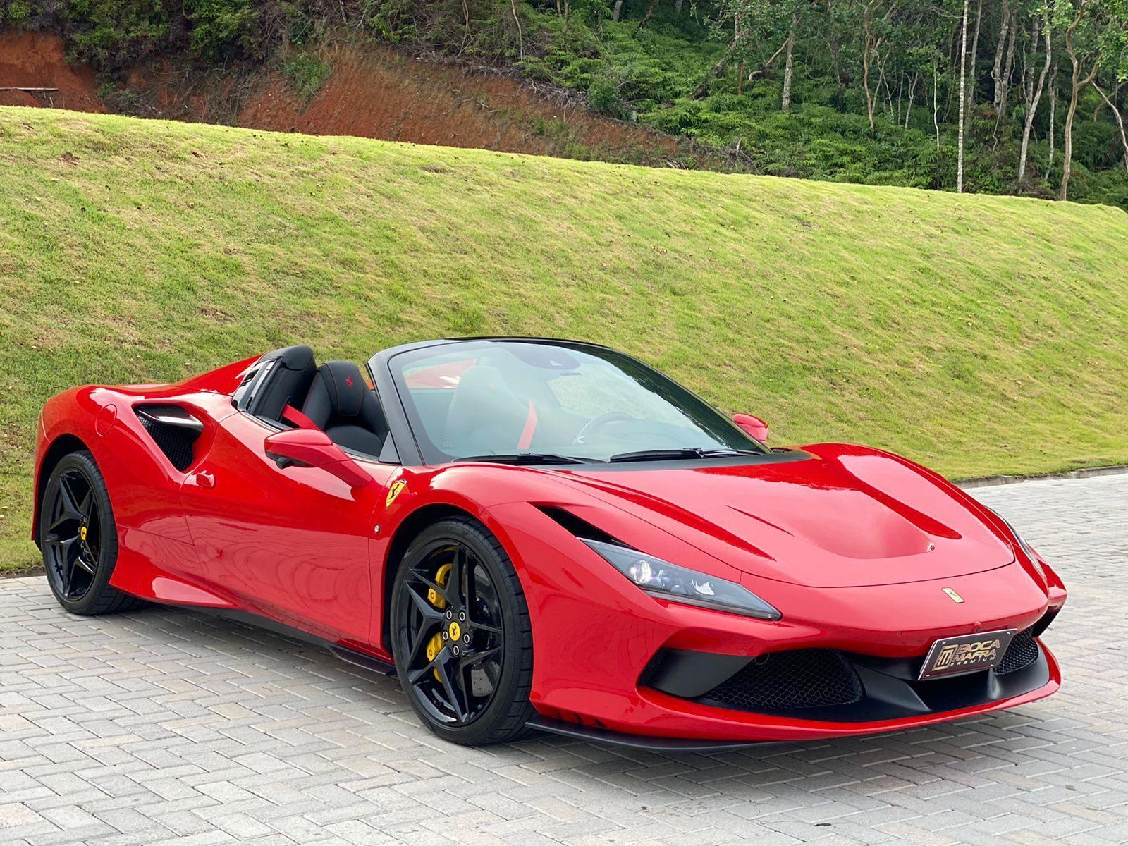 Ferrari conversível é leiloada por R$ 2,7 milhões e bate recorde no Brasil