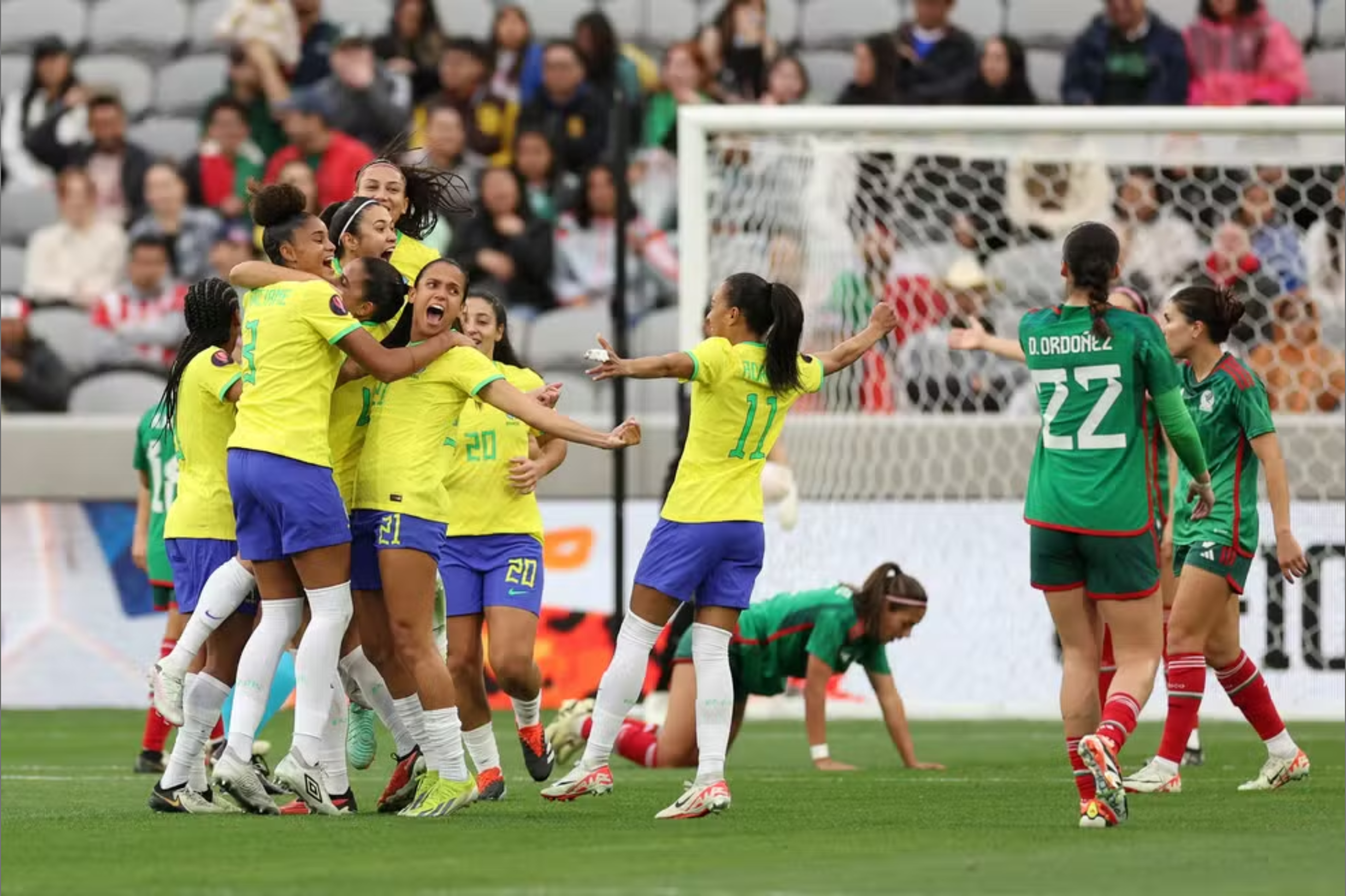 #CopaOuroFeminina: Brasil cresce no torneio, vence México por 3 a 0 e vai à final