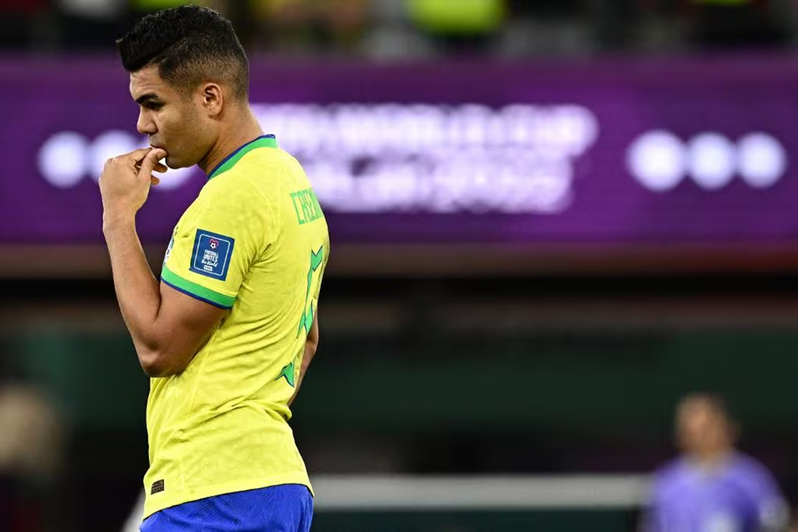 Casemiro se machuca e será substituído por Pepê na Seleção