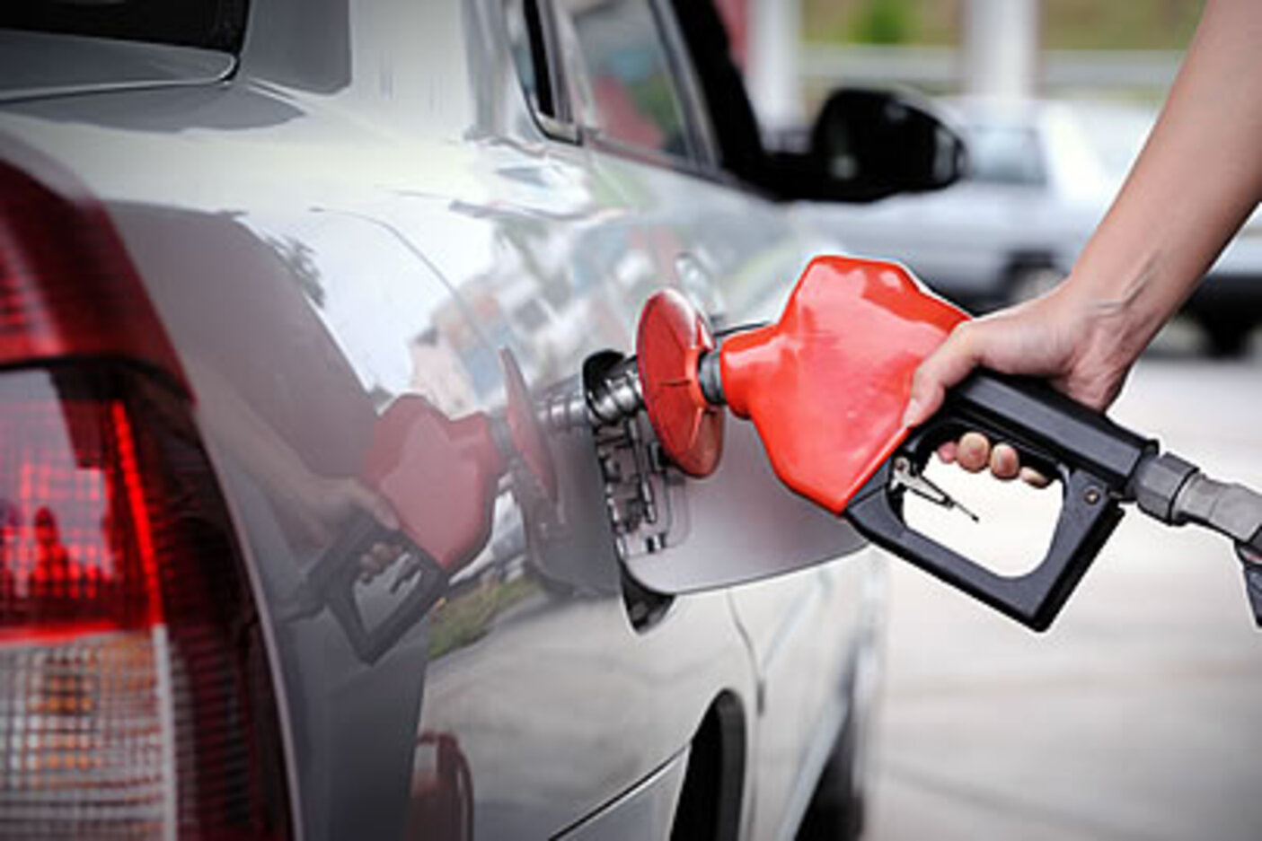 Senado avalia projeto que proíbe carro a gasolina ou diesel no Brasil