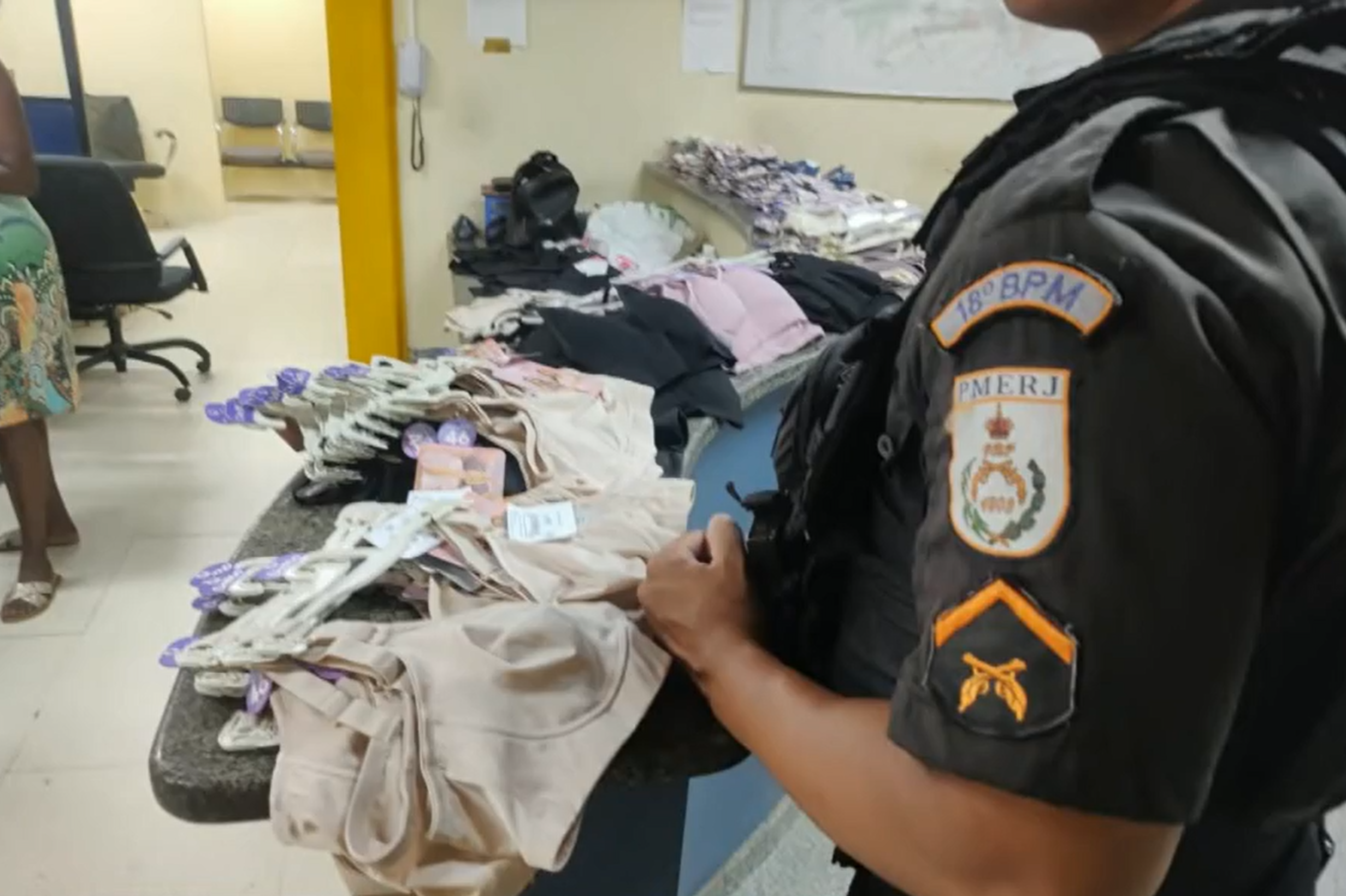 167 peças íntimas femininas são furtadas de loja por adolescente que foi apreendida em shopping da Barra