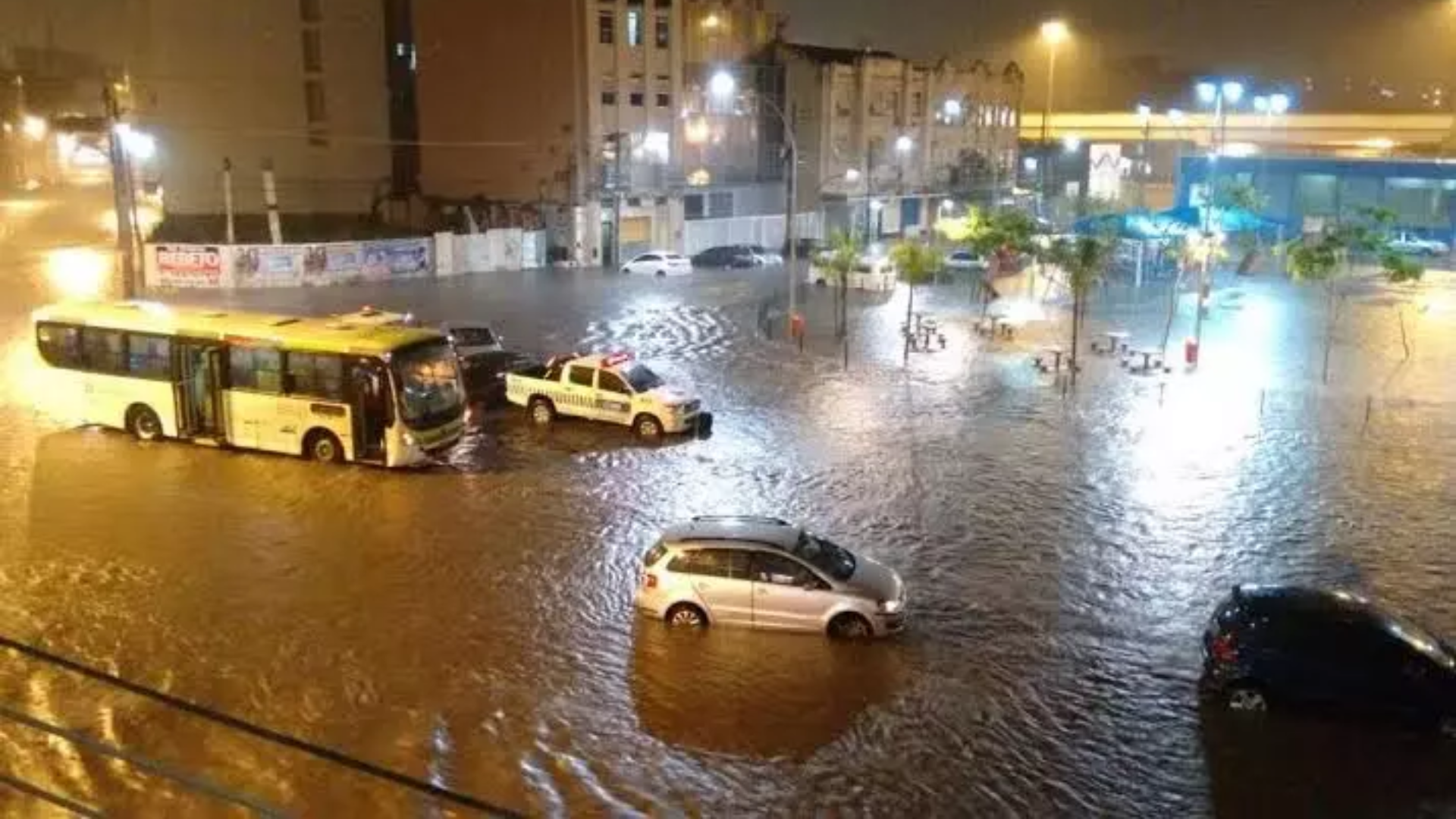 De Norte a Sul, bairros do Rio sofrem com as inundações em dias de chuva forte