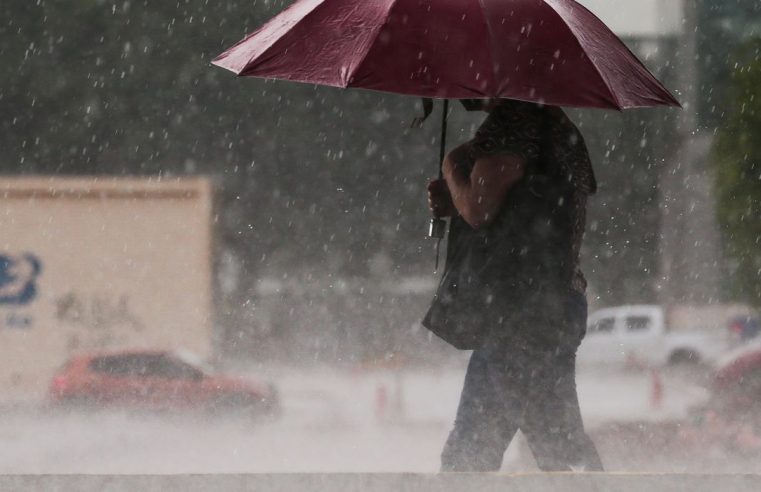 RJ tem alerta de “chuva extrema” a partir de sexta (22). Baixada e Região Serrana preocupam