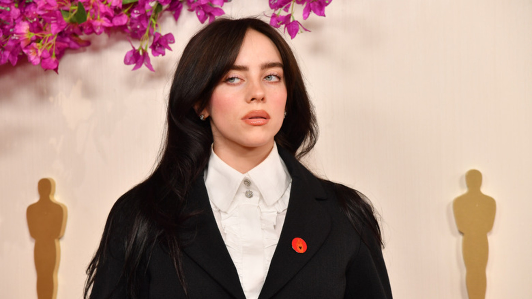 Billie Eilish declara apoio a Kamala Harris na corrida presidencial americana