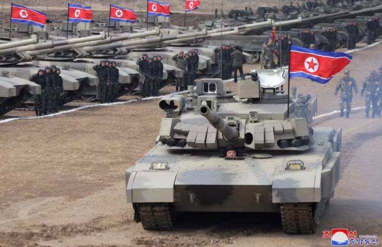 Exercício militar simulou batalha com Kim Jong-un no comando de tanque de guerra