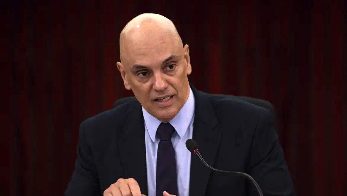 Moraes nega pedido de devolução de passaporte para Bolsonaro