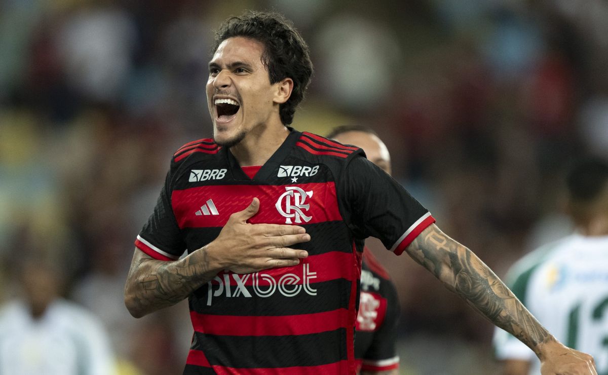 Flamengo vence Fluminense por 2 X 0 e se aproxima da final do Carioca.