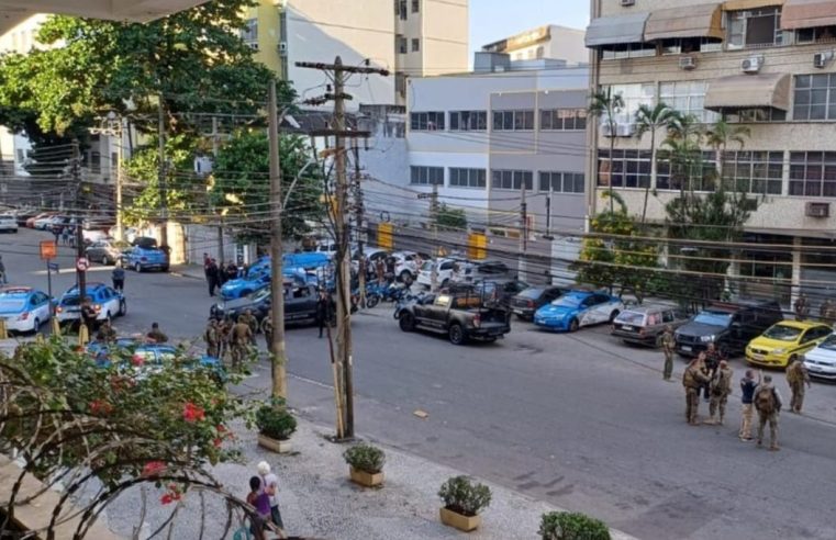 Homem faz ex-companheira de refém em prédio na Tijuca