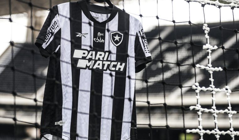 Nova camisa do Botafogo terá gola V e tem lançamento previsto para esta terça (30)